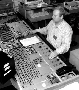 Engineer_at_audio_console_at_Danish_Broadcasting_Corporation